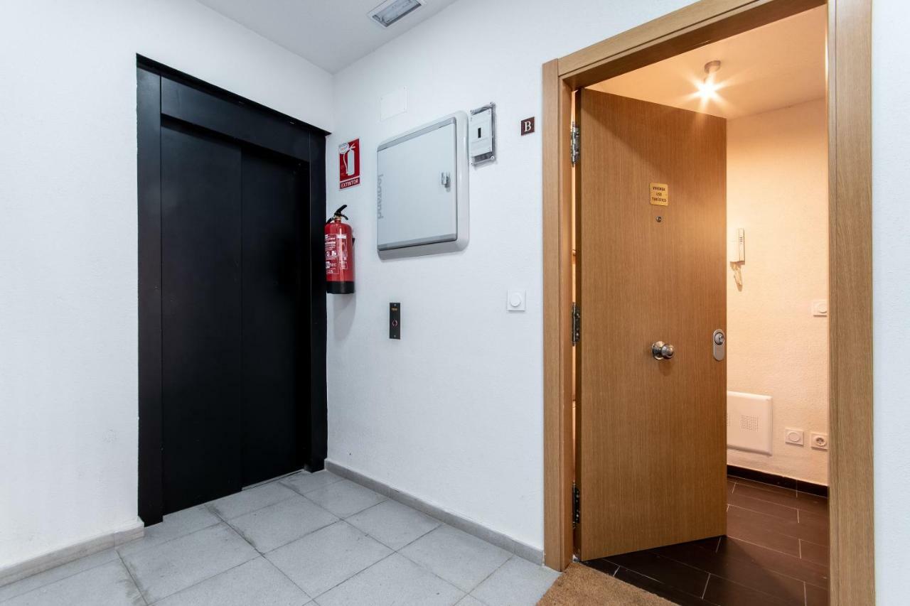 1 Habitacion Apartamento Temporada Lucero Мадрид Екстериор снимка